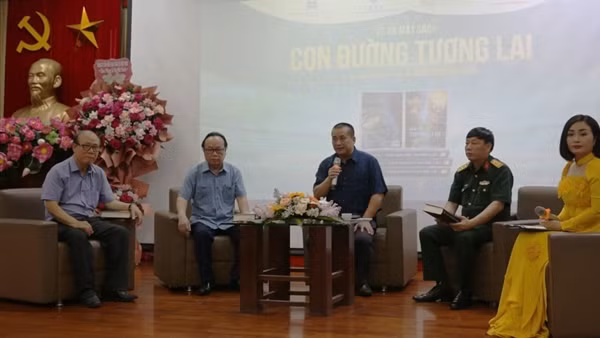 Ra mắt sách “Con đường tương lai” của nhà nghiên cứu, nhà văn Nguyễn Xuân Tuấn