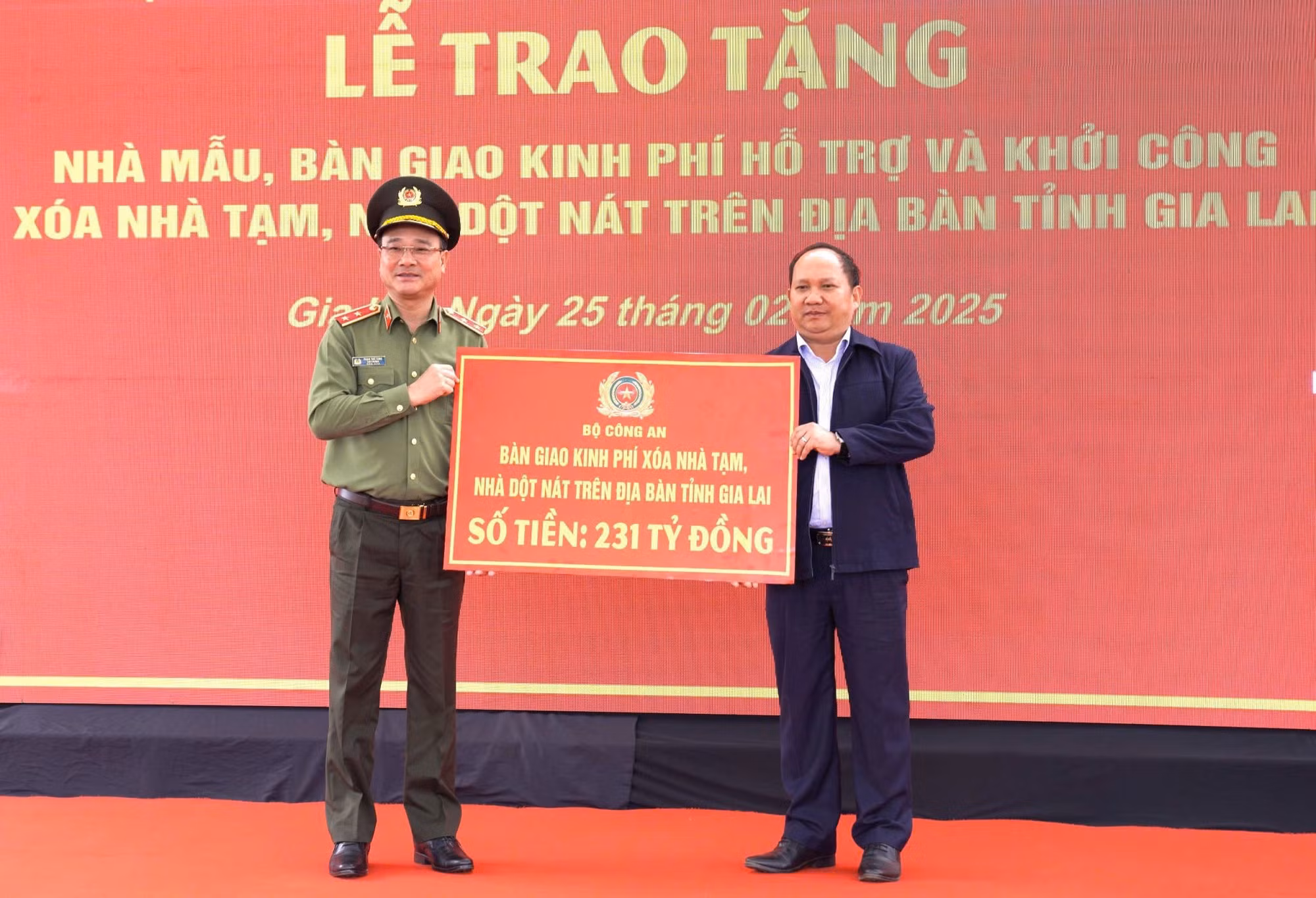 Bài 1: Bộ Công an gương mẫu đi đầu -0
