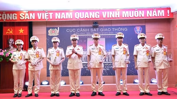 Cục CSGT biểu dương các tập thể, cá nhân có thành tích xuất sắc