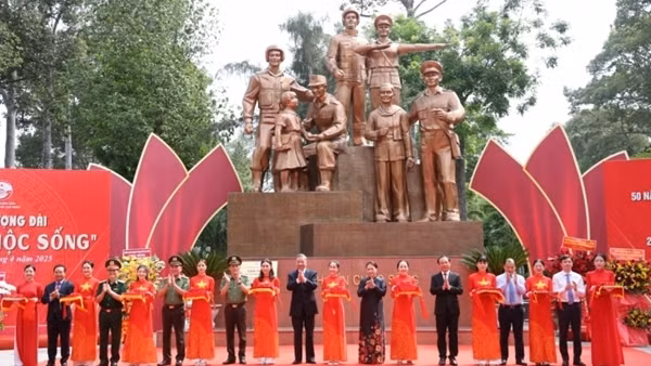 Bộ Công an khánh thành Tượng đài CAND Vì bình yên cuộc sống