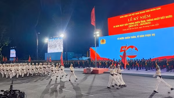 Hợp luyện diễu binh lần 2: Ngắm là mê!
