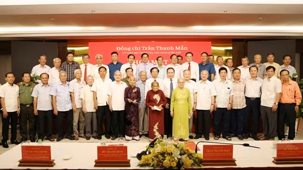 Chủ tịch Quốc hội gặp mặt các Mẹ Việt Nam anh hùng, nguyên lãnh đạo TP Cần Thơ và tỉnh Hậu Giang qua các thời kỳ