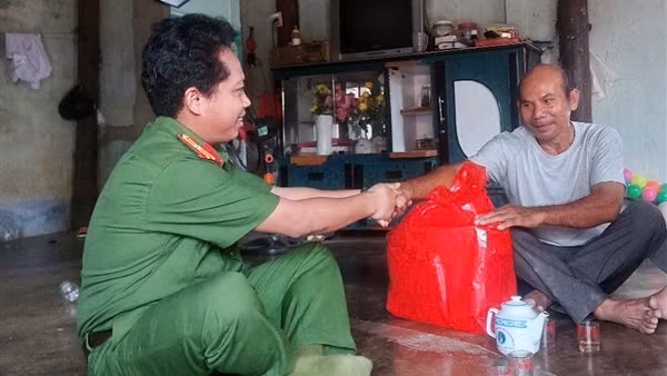 Phát huy vai trò người có uy tín trong bảo vệ an ninh, trật tự ở xã Lương Sơn
