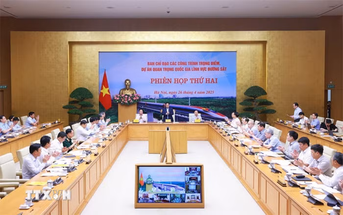 Thủ tướng: Triển khai các dự án đường sắt 'thần tốc, thần tốc hơn nữa' -0