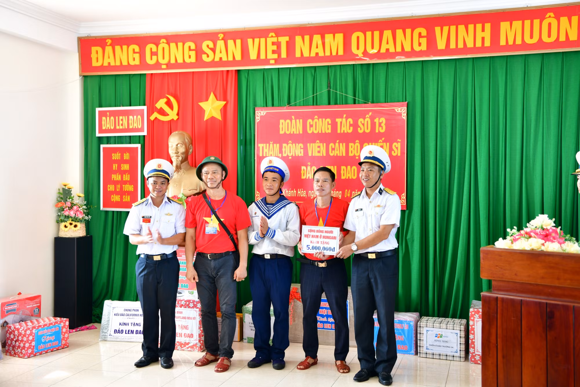Chuyến tàu Đại đoàn kết” – Hải trình đưa kiều bào ra thăm Trường Sa và Nhà giàn DK-I năm 2025 -0