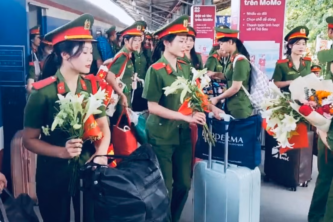 Đoàn Nghệ thuật Trống hội Học viện Cảnh sát nhân dân đặt chân lên TP mang tên Bác -0