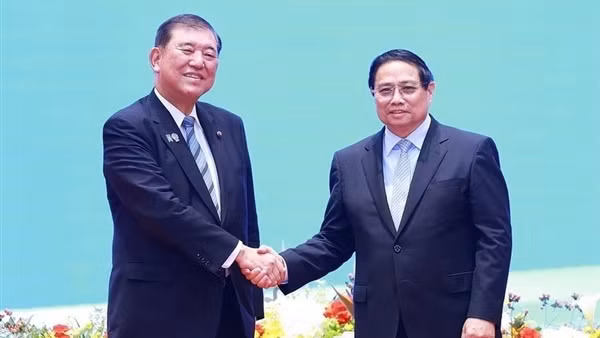 Thủ tướng Nhật Bản kết thúc tốt đẹp chuyến thăm chính thức Việt Nam