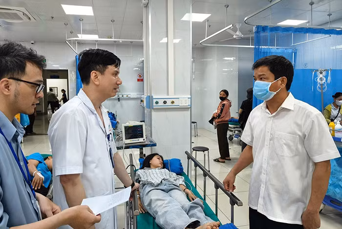 Tài xế xe chở học sinh nói gì về vụ lật xe khiến nhiều người bị thương?! -1