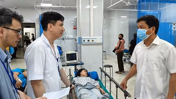 Tài xế xe chở học sinh nói gì về vụ lật xe?