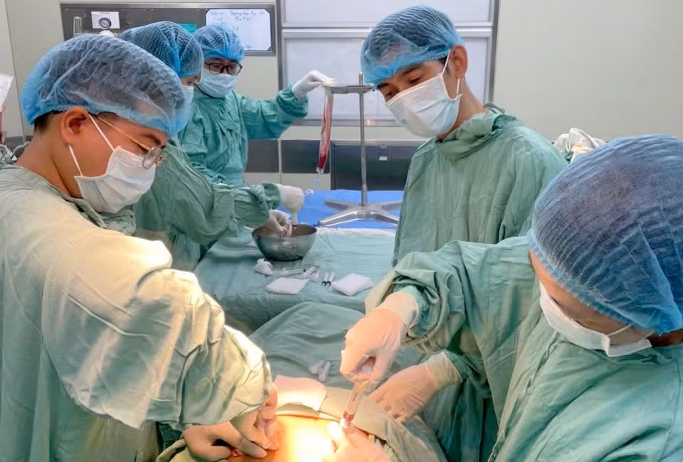 Cứu sống 2 bệnh nhi mắc bệnh tan máu bẩm sinh và u nguyên bào thần kinh -0