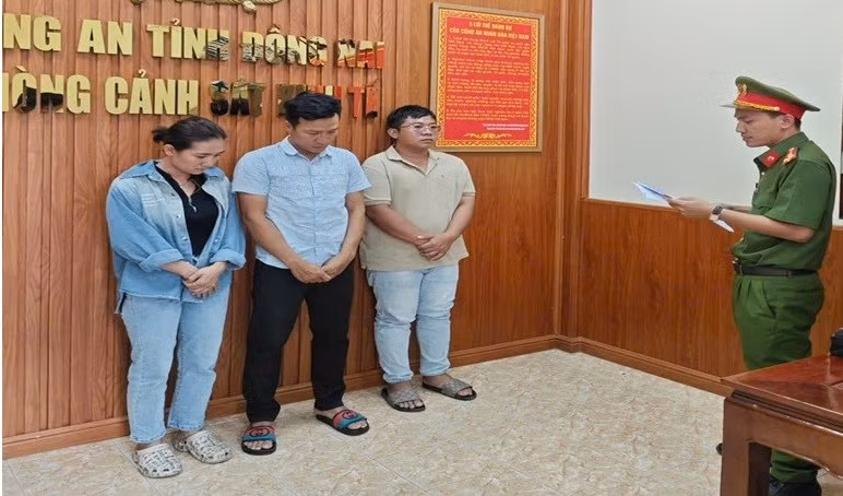 Khởi tố 3 người tham gia mua bán 4 tấn thịt lợn bẩn -0