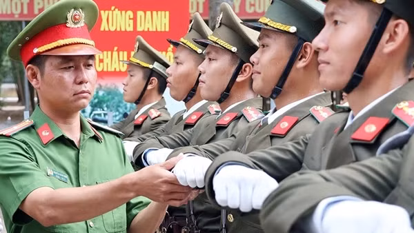 Bài cuối: "Bước chân thép" của thầy và trò trên thao trường tập luyện diễu binh, diễu hành