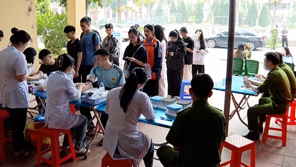 Gần 700 thí sinh ở Lạng Sơn khám sức khỏe sơ tuyển vào các trường CAND
