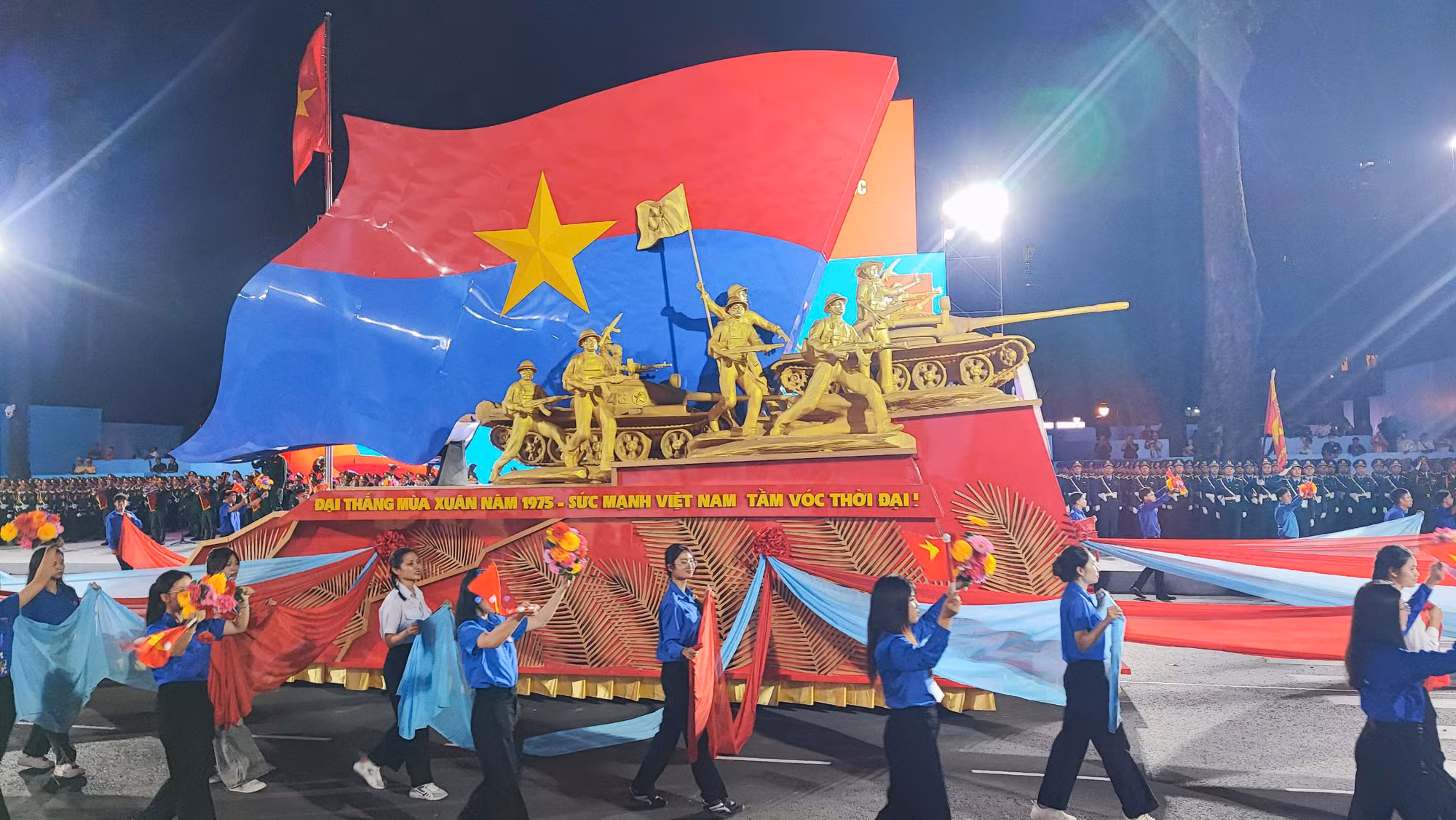 Tổng hợp luyện diễu binh, diễu hành lần thứ 2 diễn ra thuận lợi -0