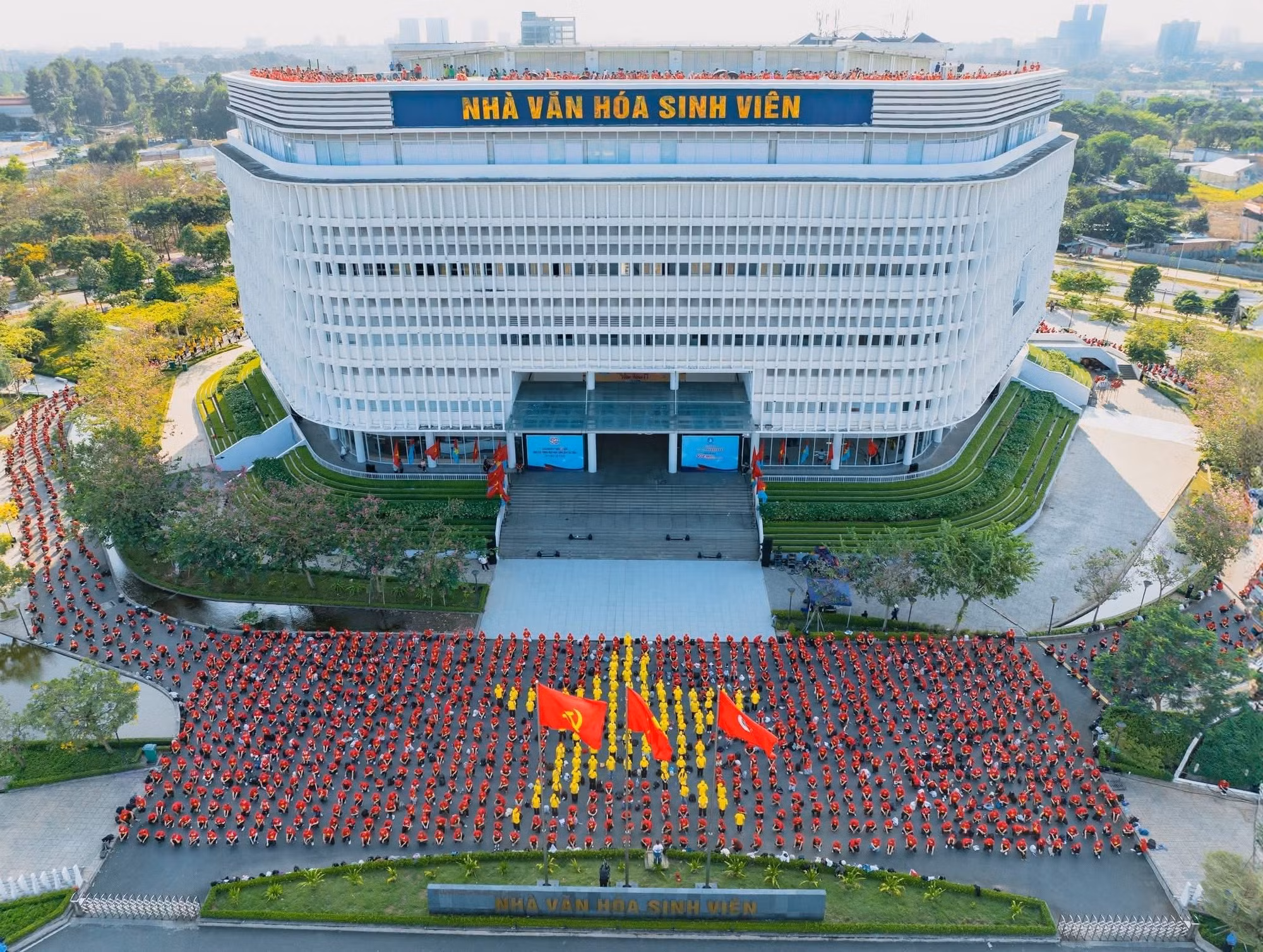 TP Hồ Chí Minh rực rỡ sắc màu, tưng bừng kỷ niệm 50 năm Giải phóng miền Nam -0