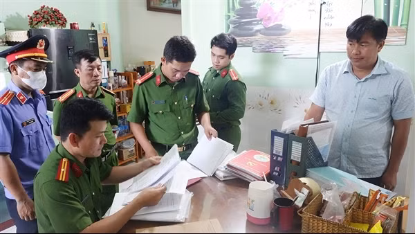 Giám đốc Trung tâm GDTX móc ngoặc kế toán trưởng “khoét” tiền tỉ ngân sách