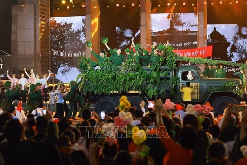 Lãnh đạo Đảng, Nhà nước dự chương trình cầu truyền hình 'Vang mãi khúc khải hoàn' -0