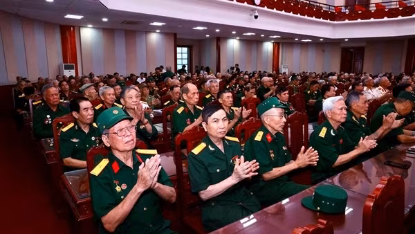 Thành ủy Hà Nội gặp mặt, tri ân người có công
