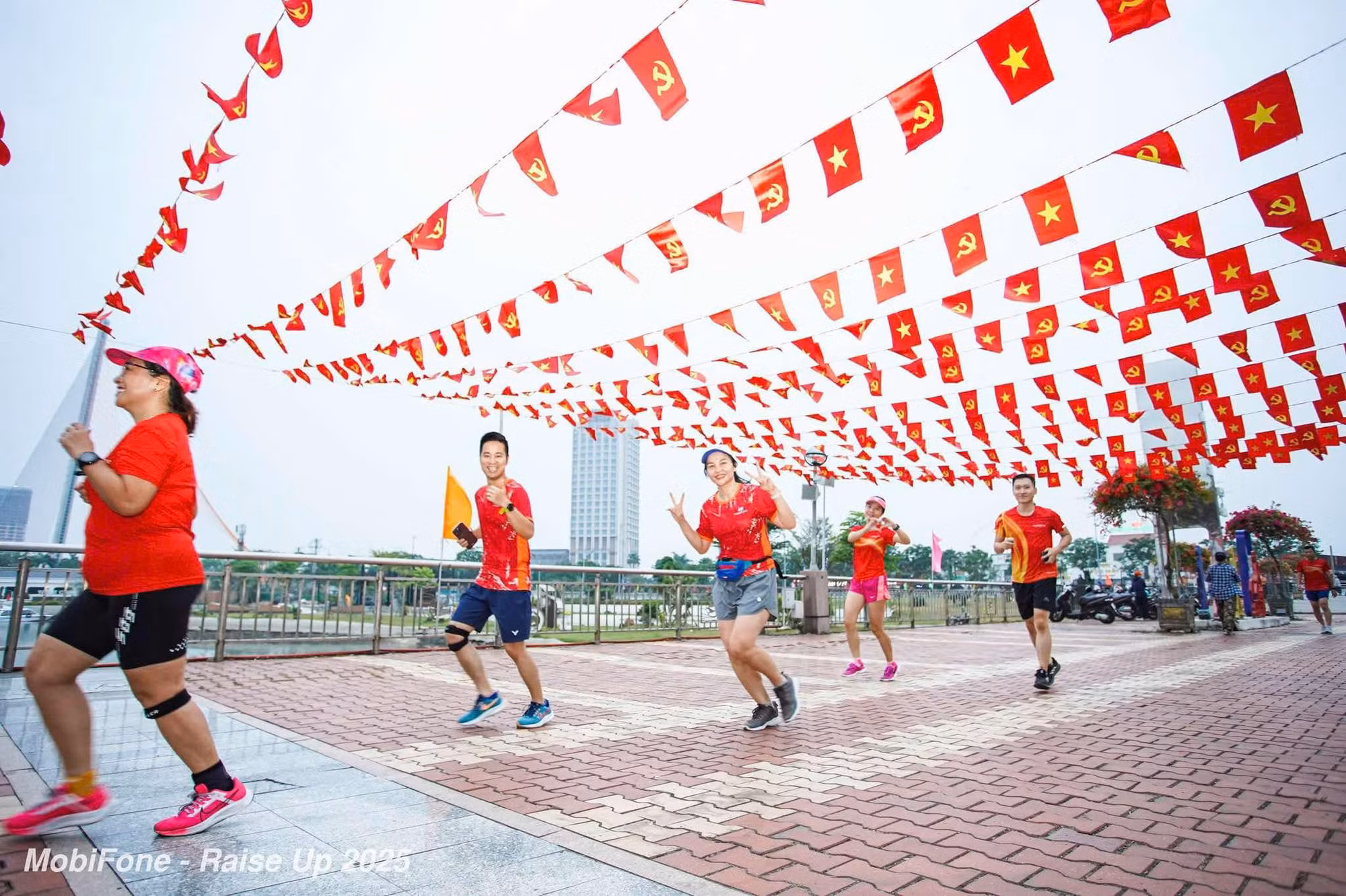 “RaiseUp 2025”- Giải chạy mang thông điệp cho tinh thần MobiFone “Tăng tốc, đột phá, vươn mình” -1