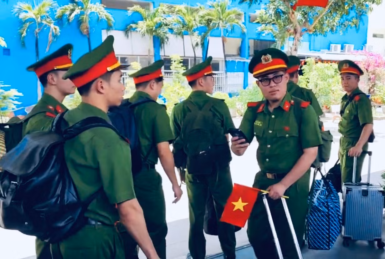 Đoàn Nghệ thuật Trống hội Học viện Cảnh sát nhân dân đặt chân lên TP mang tên Bác -1