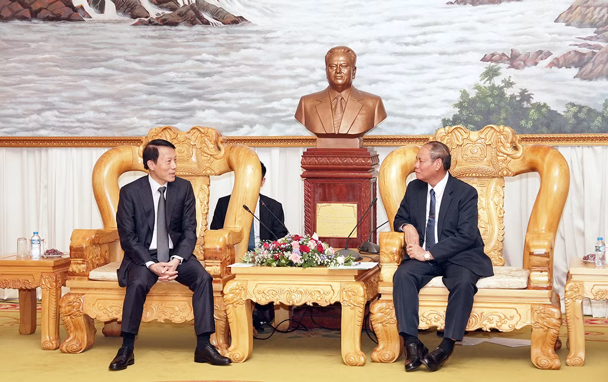 Bộ trưởng Lương Tam Quang chào xã giao Phó Thủ tướng, Bộ trưởng Bộ Công an Lào&nbsp;Vilay Lakhamphong -0