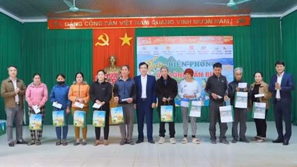 Công ty Nhiệt điện Nghi Sơn: Tặng quà Tết cho các hộ gia đình chính sách, có hoàn cảnh đặc biệt khó khăn tại địa phương
