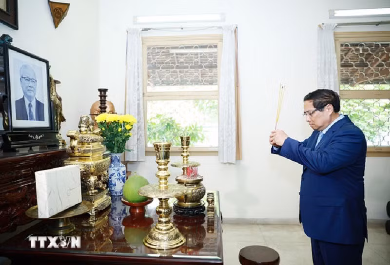 Thủ tướng dâng hương cố Chủ tịch HĐBT Phạm Hùng và cố Thủ tướng Võ Văn Kiệt -0