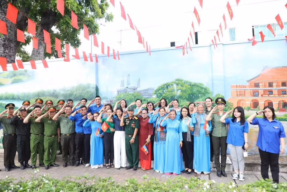 Công an TP Hồ Chí Minh khánh thành công trình bích họa “Việt Nam tươi đẹp” thứ 19 -0
