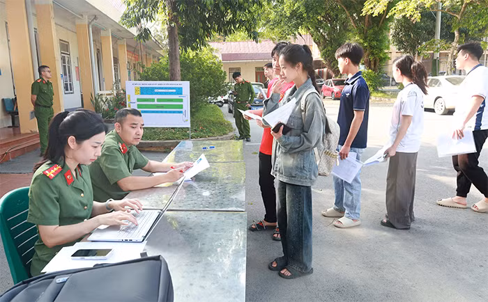 Lạng Sơn: Gần 700 thí sinh khám sức khỏe dự tuyển vào các trường Công an nhân dân năm 2025 -0