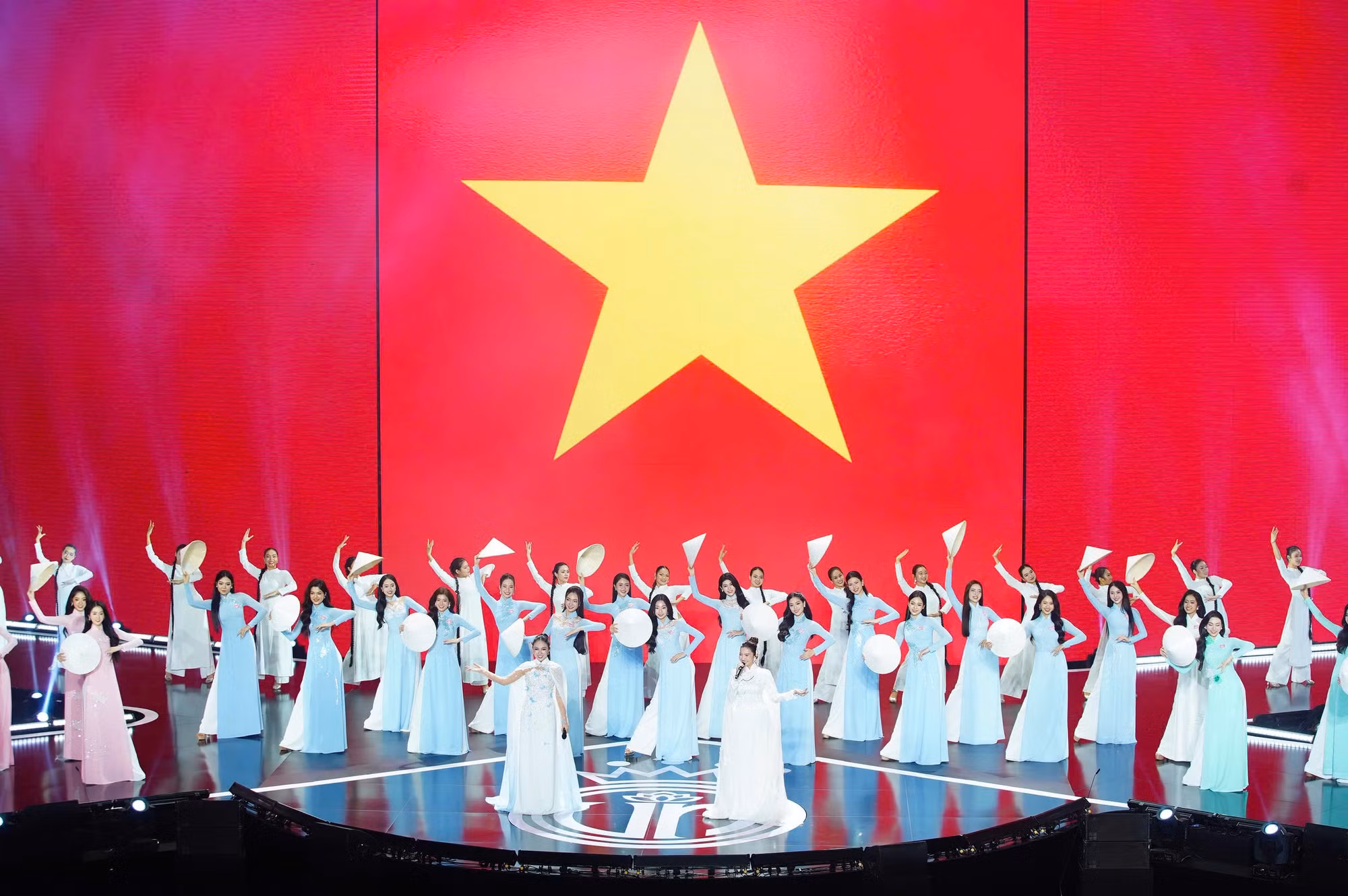 Chung khảo Hoa hậu Việt Nam 2024: Rực rỡ sắc màu văn hóa -0
