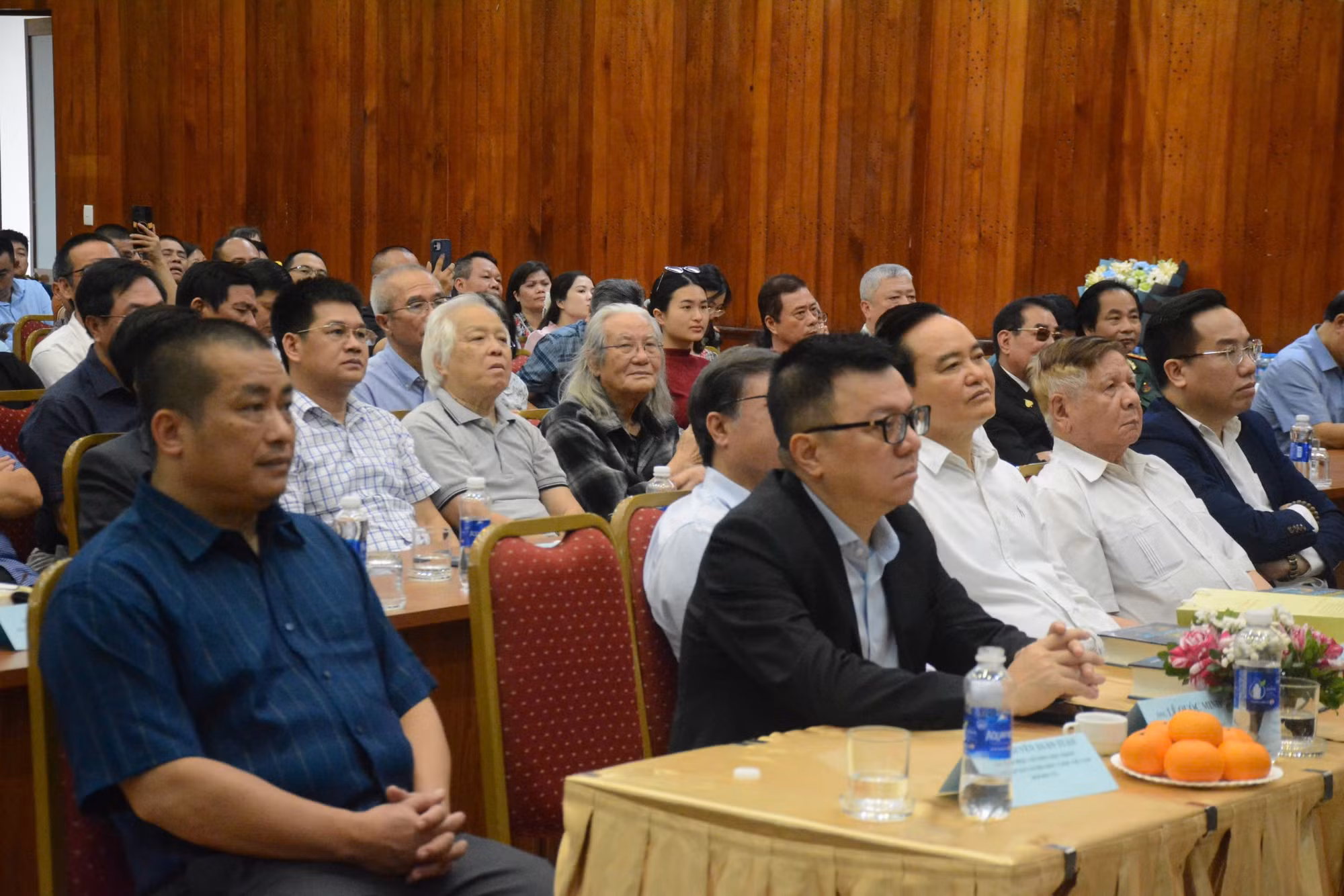 Toạ đàm, ra mắt sách “Con đường tương lai” của nhà nghiên cứu, nhà văn Nguyễn Xuân Tuấn -0