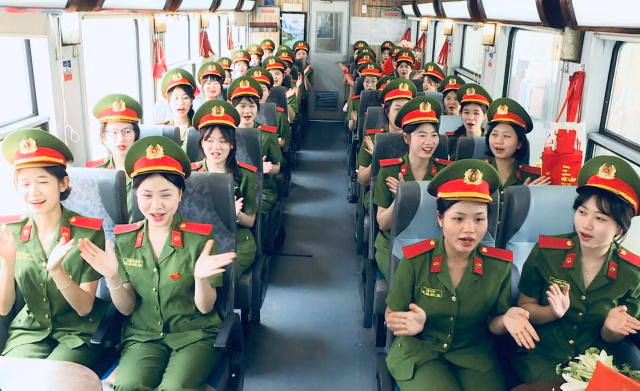 Đoàn Nghệ thuật Trống hội Học viện Cảnh sát nhân dân đặt chân lên TP mang tên Bác -1