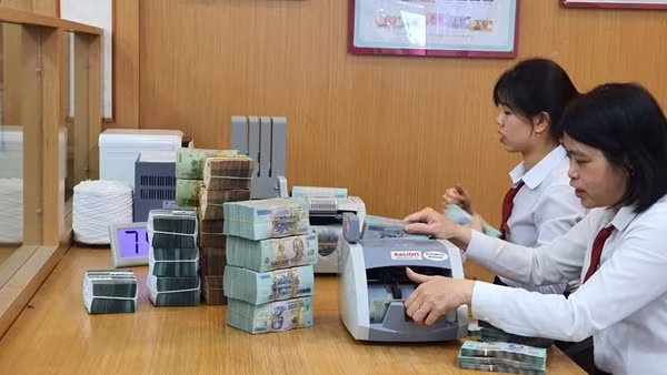 Lãi suất huy động hạ, tiền gửi vào ngân hàng giảm