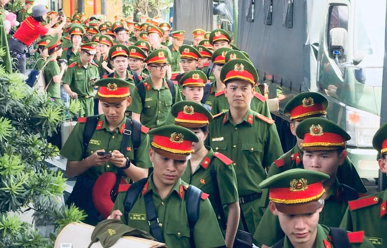 Đoàn Nghệ thuật Trống hội Học viện Cảnh sát nhân dân đặt chân lên TP mang tên Bác -2