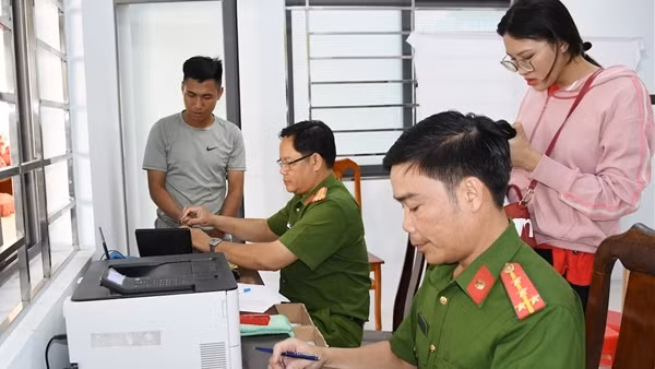 Công an tỉnh Trà Vinh thu nhận hồ sơ cấp căn cước xuyên dịp lễ 30/4 và 1/5