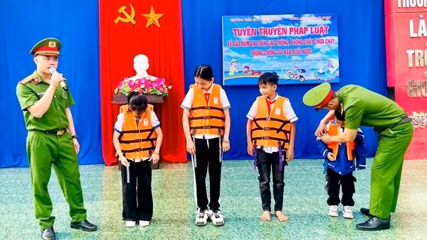 Giúp học sinh tự bảo vệ trước nguy cơ đuối nước