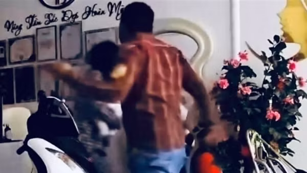 Sợ chồng bạo hành, đăng clip bị đánh 9 tháng trước lên mạng