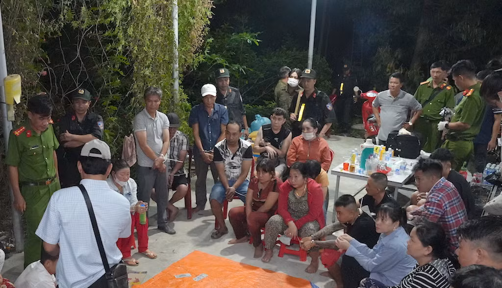 hiện trường vụ đánh bạc tại xã hội xuân, huyện cai lậy. ảnh trọng tín.jpeg -0