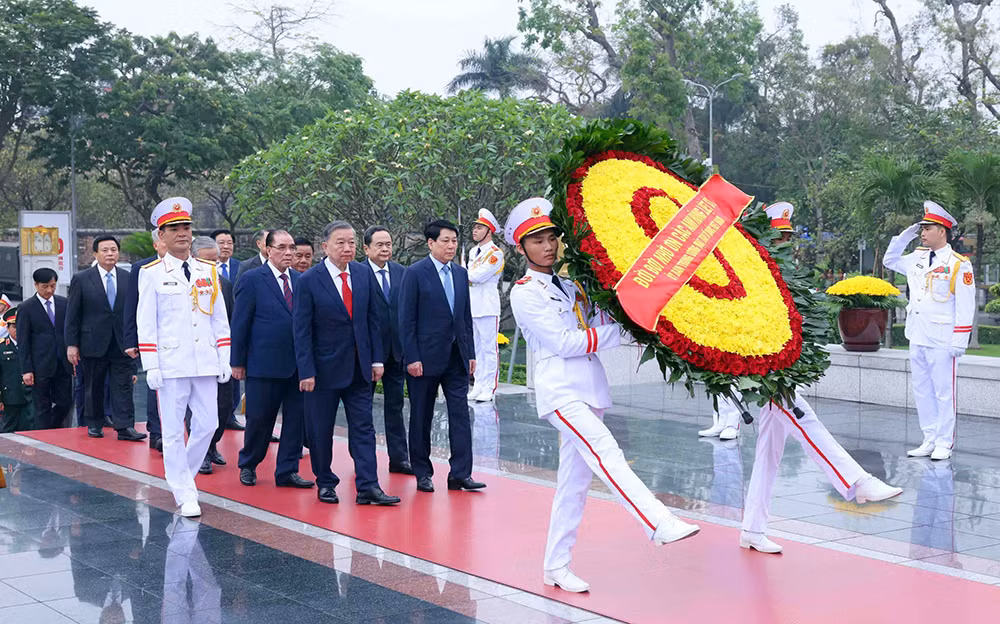 Lãnh đạo Đảng, Nhà nước, Bộ Công an vào Lăng viếng Chủ tịch Hồ Chí Minh -0