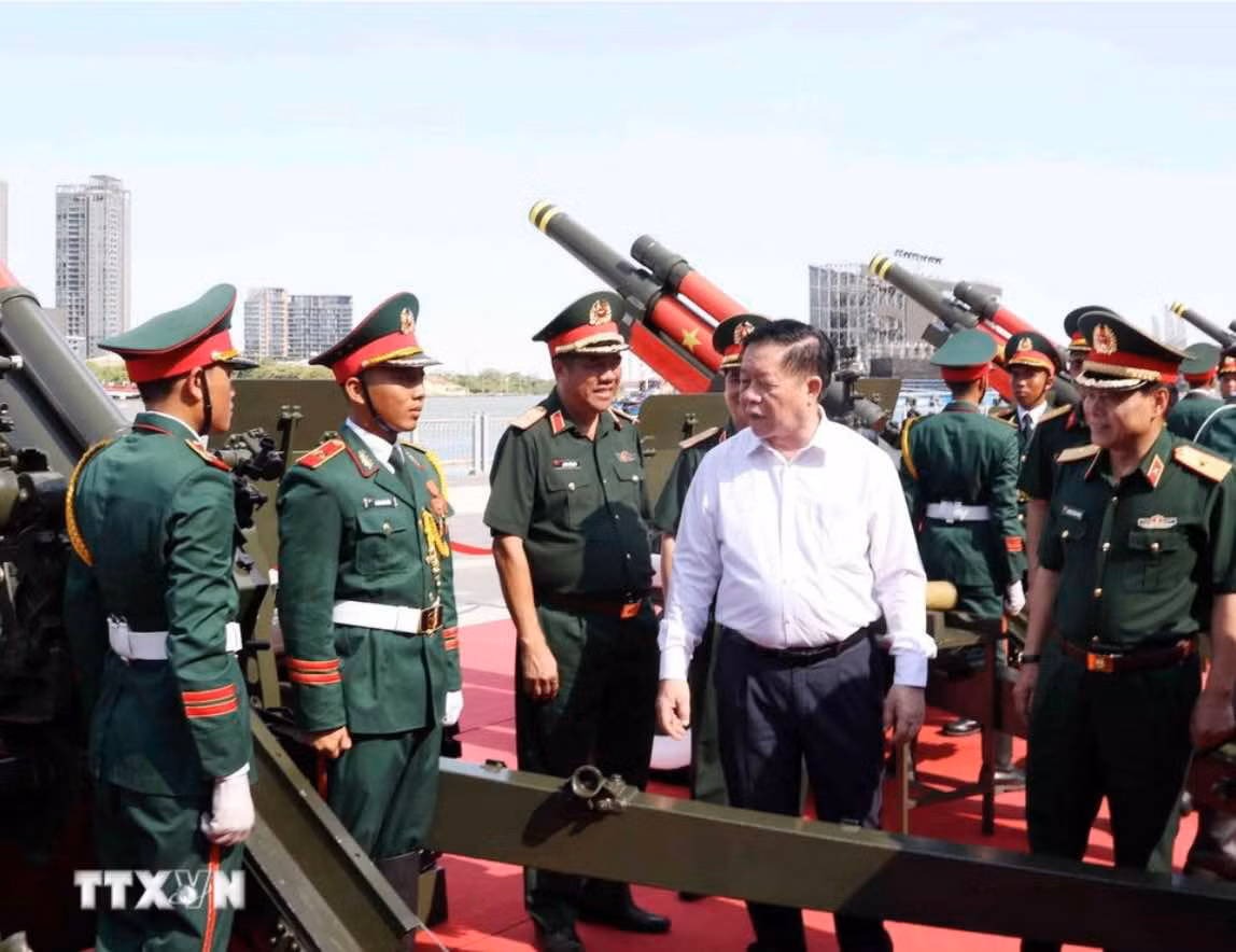 Đồng chí Nguyễn Trọng Nghĩa thăm, động viên lực lượng tham gia diễu binh, diễu hành -0