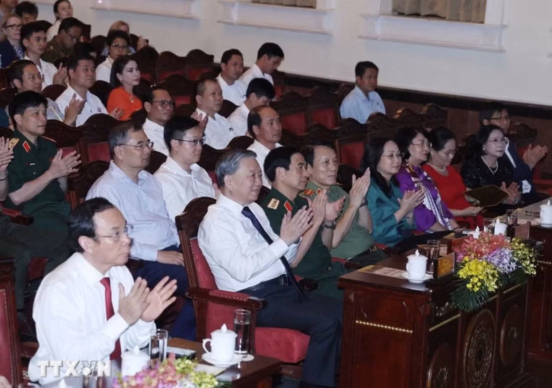 Tổng Bí thư Tô Lâm dự Chương trình hòa nhạc đặc biệt “ Bản giao hưởng hòa bình” -0