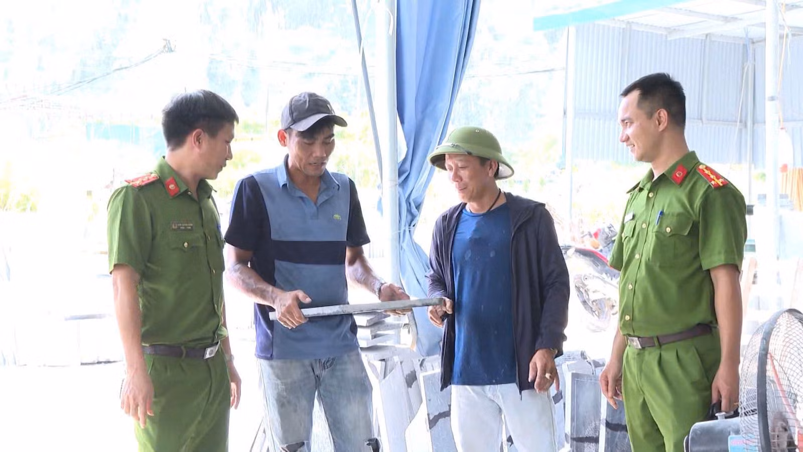 Để “chặn cung”, trước hết phải “giảm cầu” -0