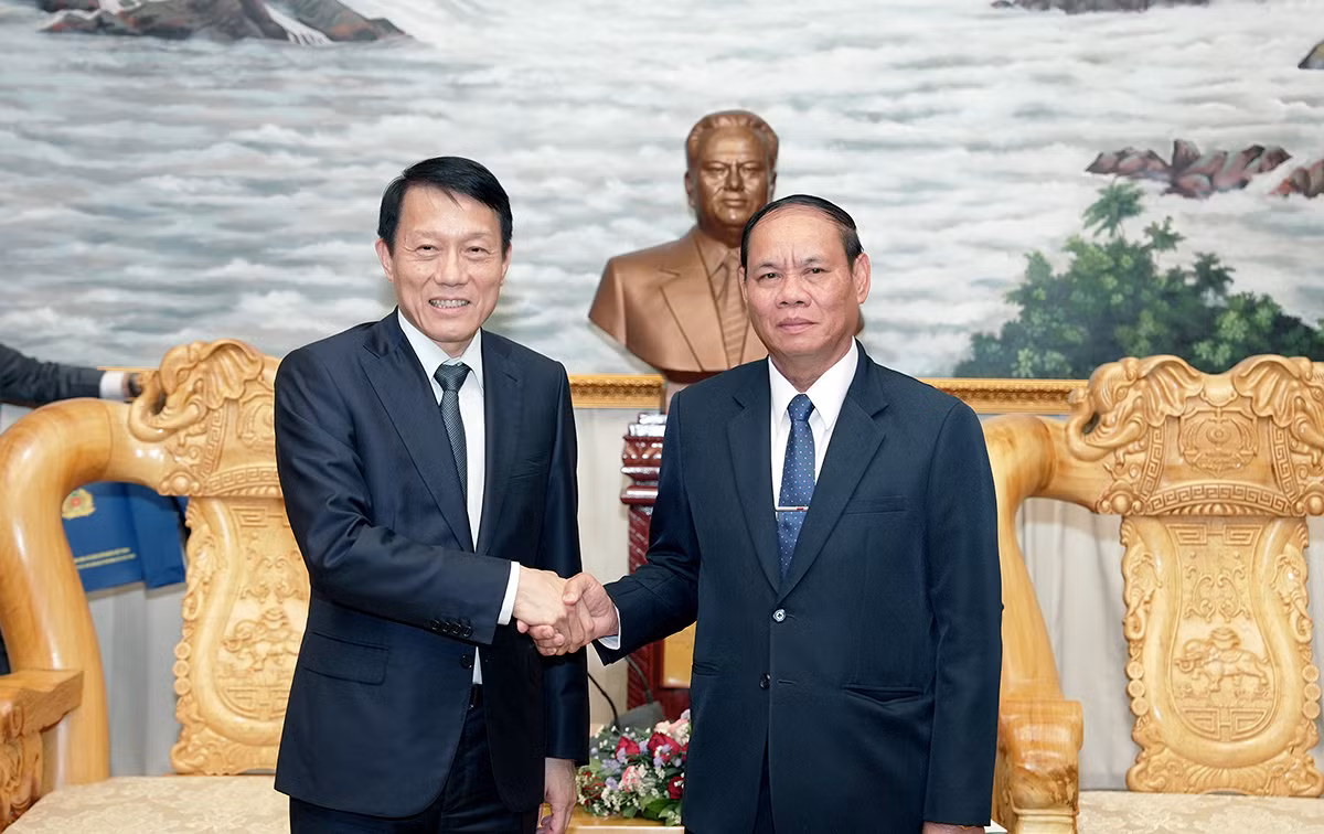 Bộ trưởng Lương Tam Quang chào xã giao Phó Thủ tướng, Bộ trưởng Bộ Công an Lào&nbsp;Vilay Lakhamphong -0