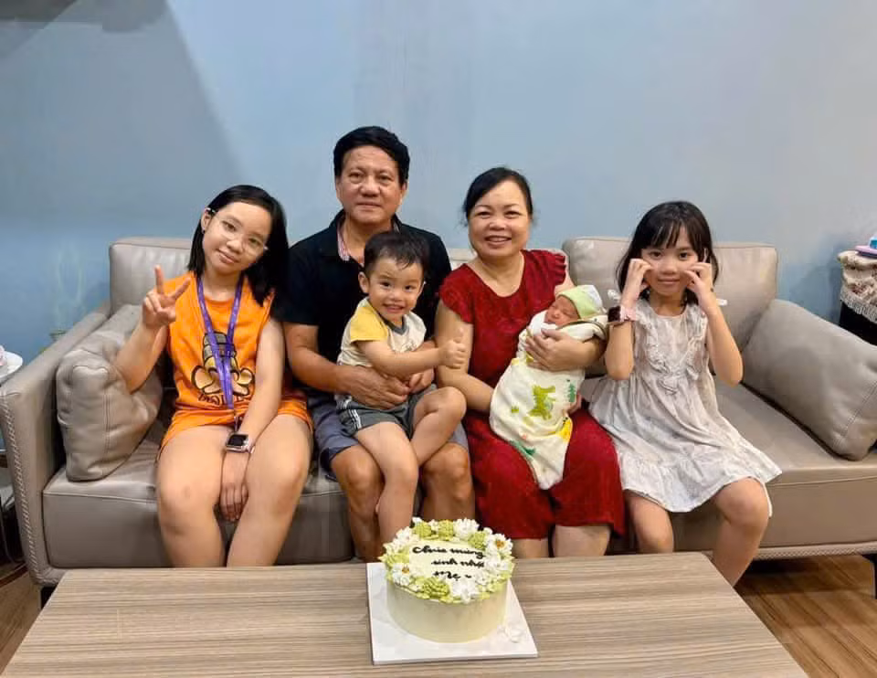 Cựu Đại tá Công an dũng cảm lao xuống biển cứu người đuối nước -0