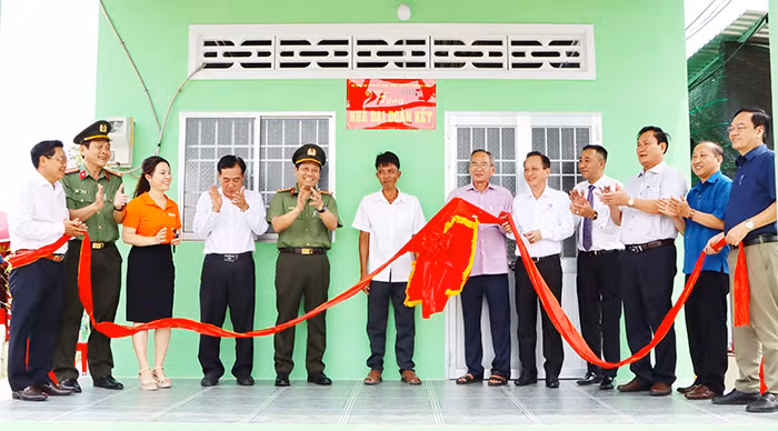 Mái ấm của tình dân tộc, nghĩa đồng bào -0