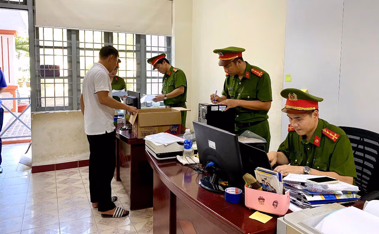 Bắt tạm giam hai cán bộ Trường Cao đẳng Công thương miền Trung gây thất thoát tiền tỷ -0