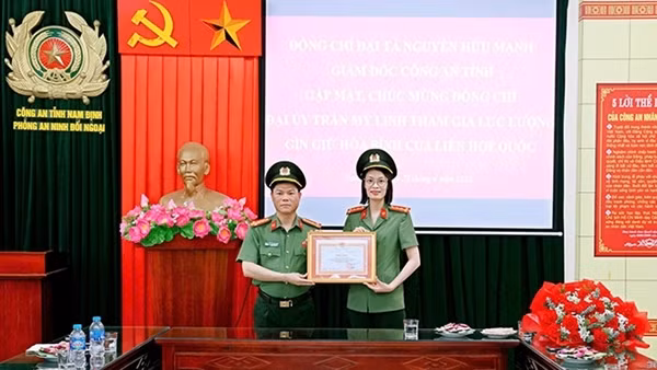 Nam Định khen thưởng nữ Đại uý An ninh tham gia lực lượng GGHB LHQ