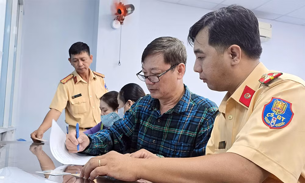 Tăng cường triển khai Luật Trật tự, an toàn giao thông đường bộ -0
