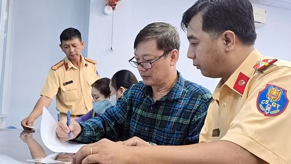 Tăng cường triển khai Luật Trật tự, an toàn giao thông đường bộ