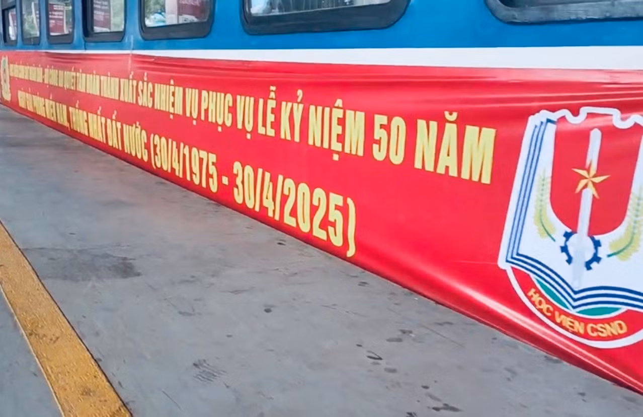 Đoàn Nghệ thuật Trống hội Học viện Cảnh sát nhân dân đặt chân lên TP mang tên Bác -0